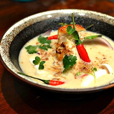 Soupe de poulet au lait de coco, galanga et citronnelle – Tom Kha Kaï