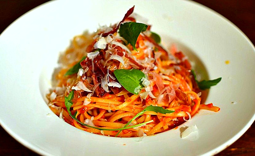 Linguine au speck, roquette et parmesan à l&amp;#39;italienne