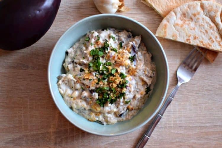 Caviar d’aubergines grillées au yaourt et au sésame (ou moutabal) la