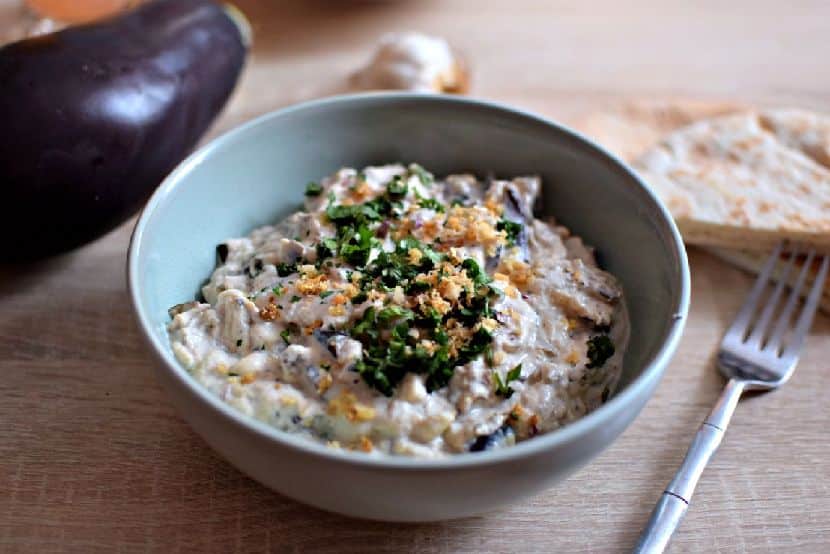 Caviar d'aubergines grillées au yaourt et au sésame (ou moutabal) la