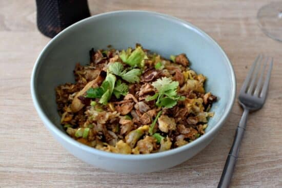 Riz sauté thaï aux champignons et tofu fumé : la recette