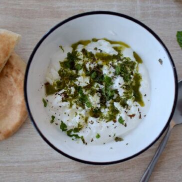 Labné à la feta et à l&rsquo;huile de menthe : le mezze frais et stylé