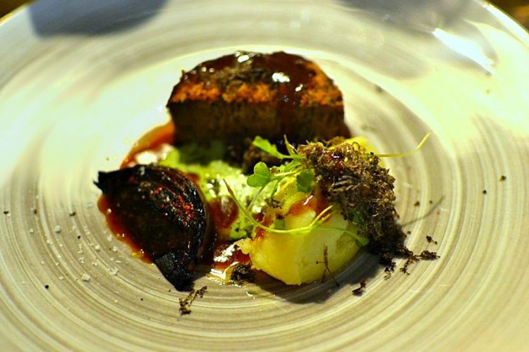 Agneau confit, sauce à la menthe et pomme de terre, oignon grillé - Restaurant Pirouette, Paris