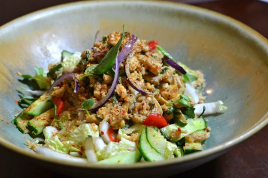 Salade thaï au poulet épicé