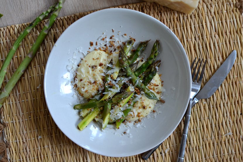 Asperges au parmesan et crème de parmesan : recette facile faite maison
