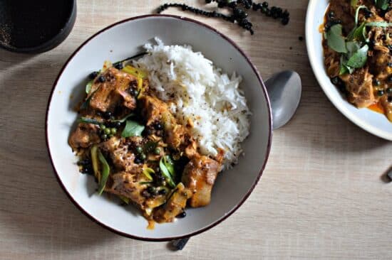 La recette du porc au curry thai au poivre vert.