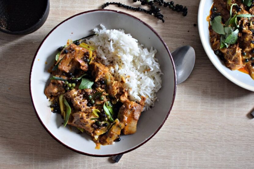 La recette du porc au curry thai au poivre vert.