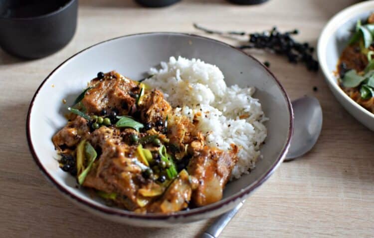La recette du porc au curry thai au poivre vert.
